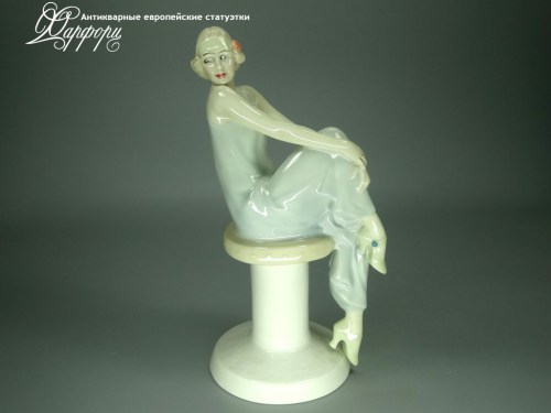 Купить фарфоровую статуэтку Royal Doulton Девушка Ар-деко